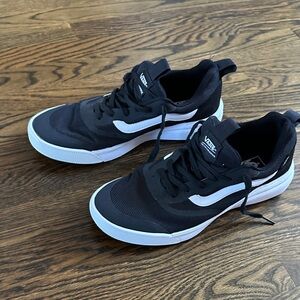 Vans Men's Black and White Ultrarange size 11.5